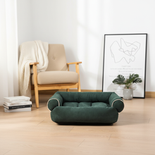 Mørkegrønn hundeseng i elegant hjem